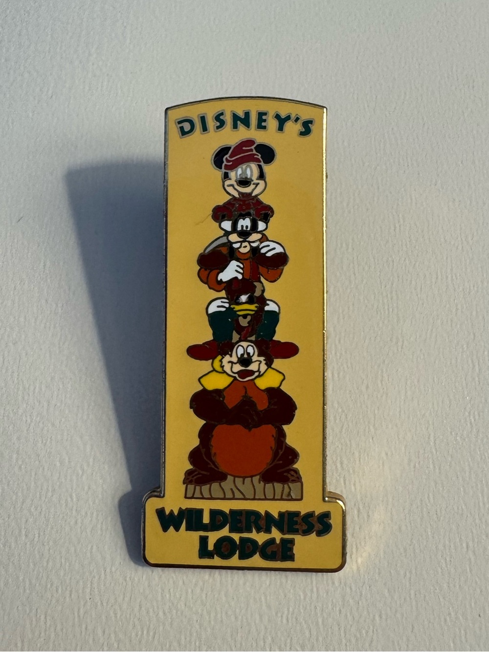 Disney Wilderness Lodge Totem Trading Pin 2004, Mickey, Goofy, Humphrey Bear